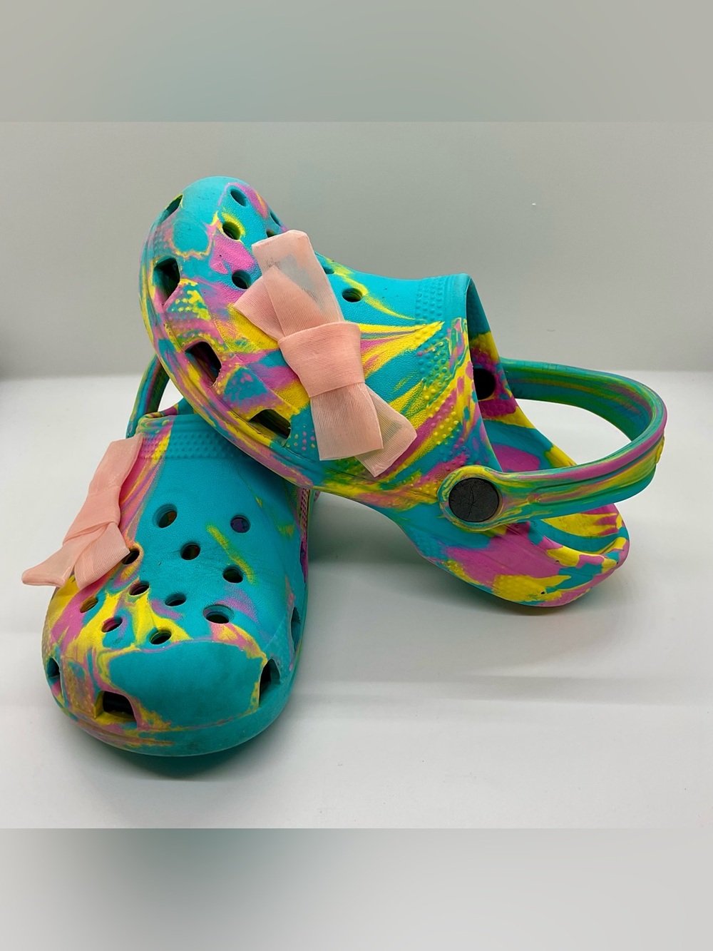 Turquoise Tie-Dye CROCS ClSandal Slides with Pink Bow Charms Youth Size 13 Girls